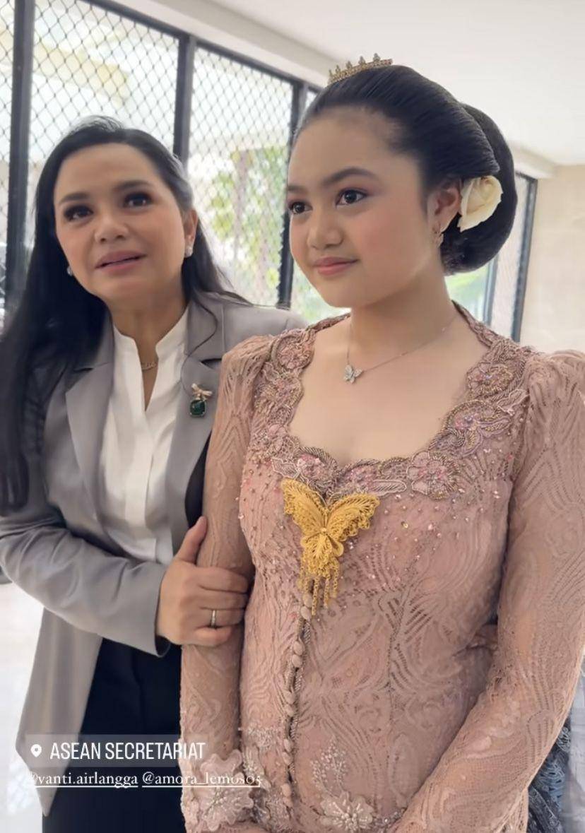 potret Amora Lemos di HUT ASEAN ke-57 (Instagram.com/krisdayantilemos)