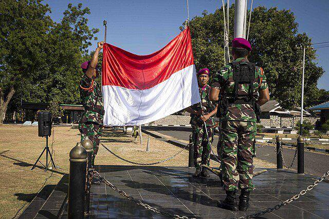 Contoh peletakan speaker menghadap peserta upacara (commons.wikimedia.org/Cpl. Danny Gonzalez)