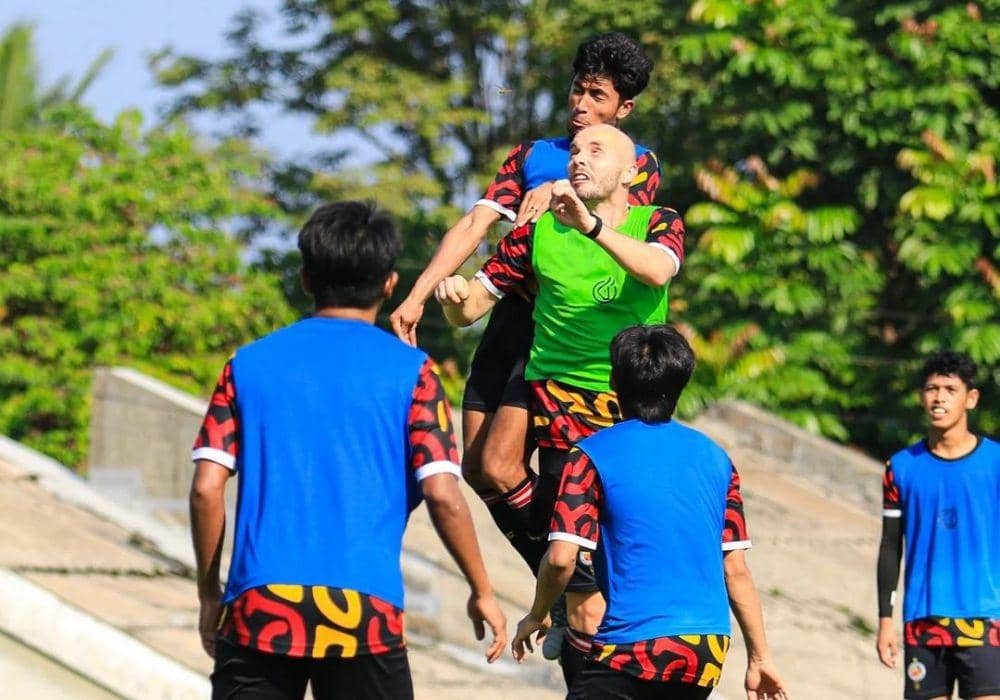 Para pemain Semen Padang sedang berlatih. (Instagram.com/semenpadangfcid)