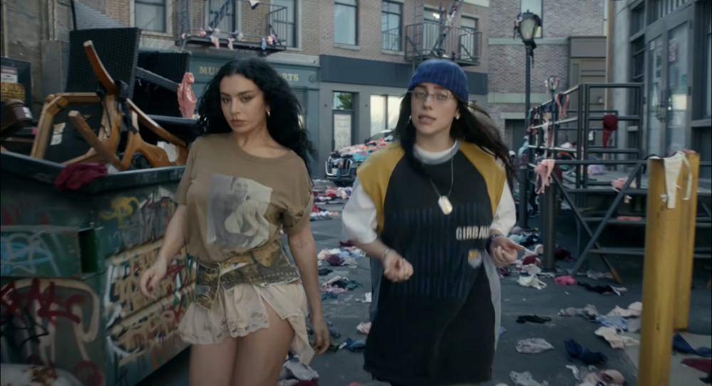 5 Lagu Kolaborasi Viral Charli XCX, Terbaru dengan Billie Eilish