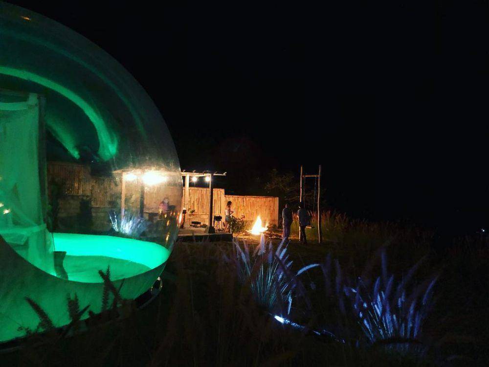 potret malam hari bisa menikmati api unggun bersama (instagram.com/kubahbaliglamping)