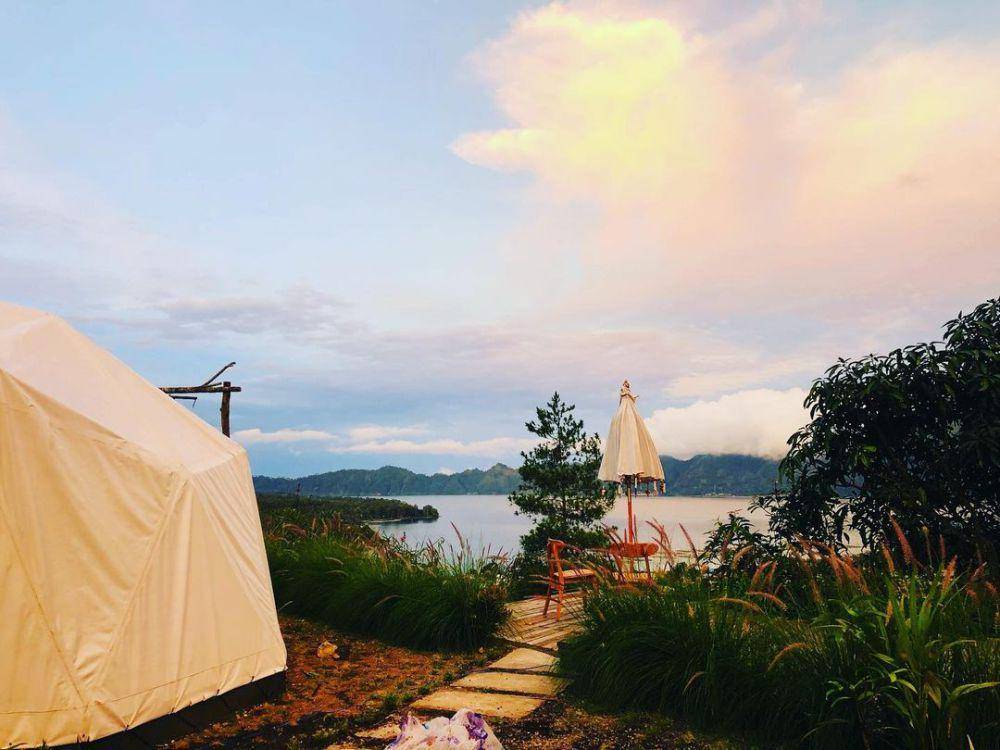 potret Danau Batur yang bisa dilihat dari tenda (instagram.com/kubahbaliglamping)