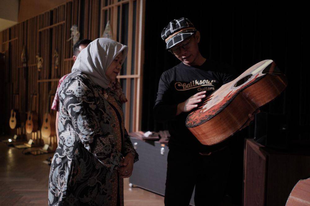 Batiksoul Gallery Jakarta, Bersatunya Keindahan Batik dan Gitar