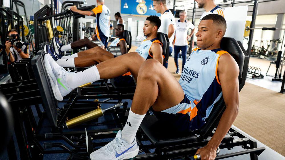 Potret latihan perdana Kylian Mbappe di Real Madrid. (x.com/@realmadrid).