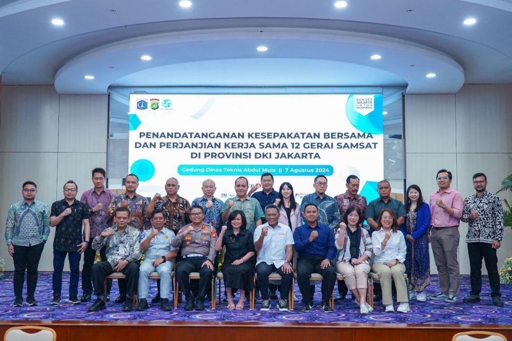 Pemprov) DKI Jakarta menandatangani Kesepakatan Bersama (KB) dan Perjanjian Kerja Sama (PKS) dengan 12 Gerai Samsat yang terletak di pusat perbelanjaan di lima wilayah kota administrasi DKI Jakarta. (dok. Bapenda)