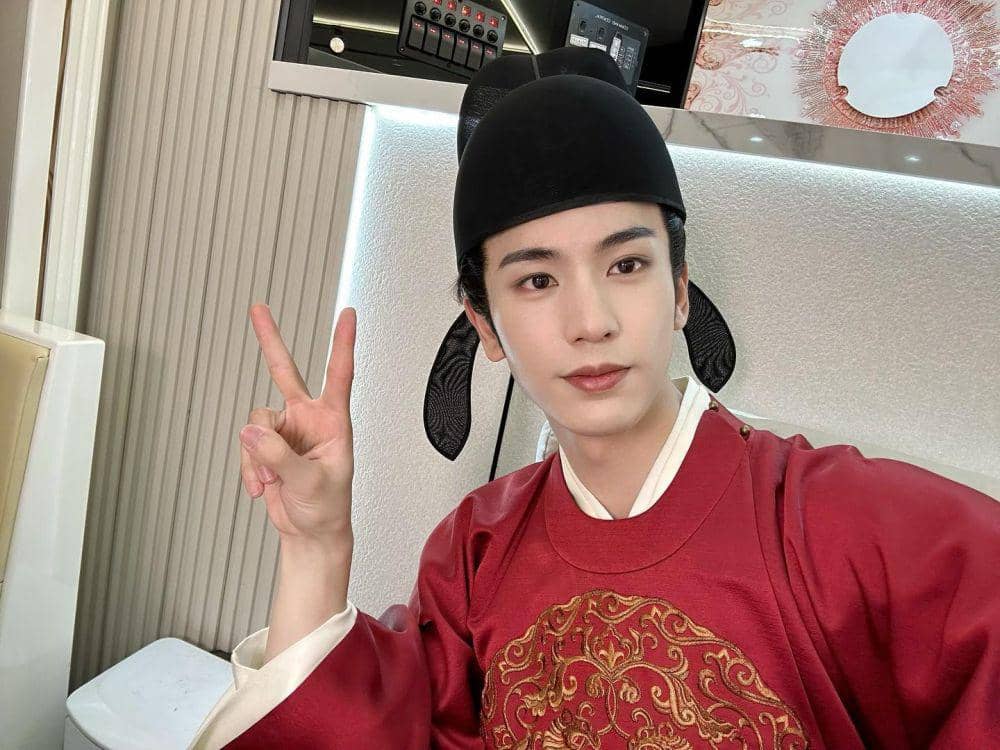 Biodata dan Profil Zhang Ling He, Aktor China Populer! | IDN Times