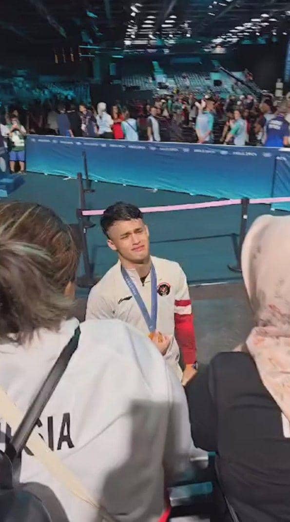 potret Rizki Juniansyah peluk haru ibunda (instagram.com/timindonesiaofficial)