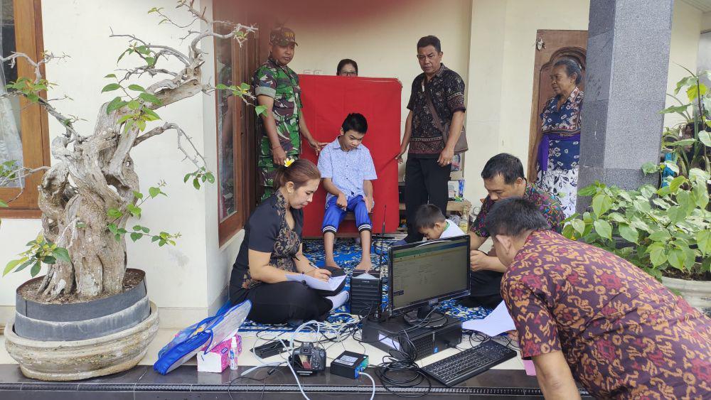Layanan Jemput Bola Perekaman E-KTP untuk Disabilitas di Tabanan