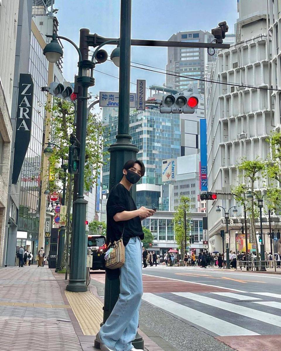 Jeonghan (instagram.com/jeonghaniyoo_n)