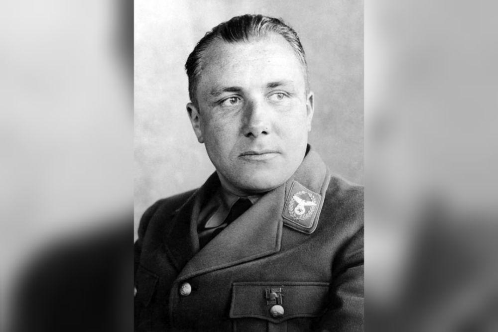 Martin Bormann (commons.wikimedia.org/German Federal Archives/unknown author)