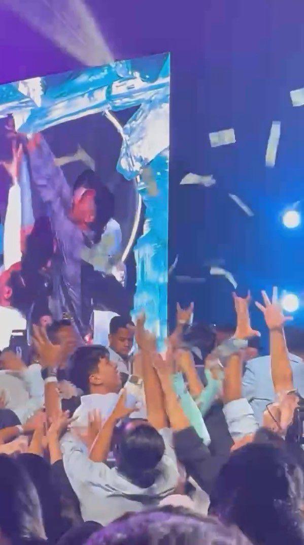 detik-detik Millen Cyrus terjatuh saat rebutan saweran (instagram.com/millencyrus)