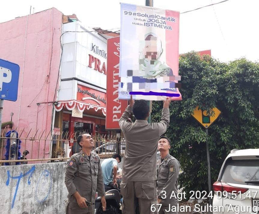 Penertiban reklame bermuatan politik yang melanggar aturan di Kota Yogyakarta. (Dok. Istimewa)