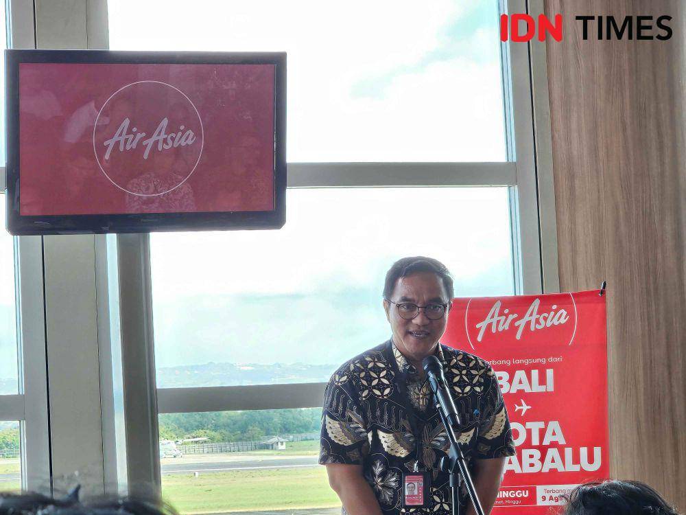 General Manager Bandar I Gusti Ngurah Rai, Bali, Handy Heryudhitiawan saat pembukaan penerbangan rute Denpasar-Kinabalu di Bandara I Gusti Ngurah Rai, Jumat (9/8/2024). (IDN Times/Deti Mega Purnamasari).
