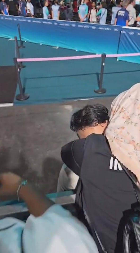 potret Rizki Juniansyah peluk haru ibunda (instagram.com/timindonesiaofficial)