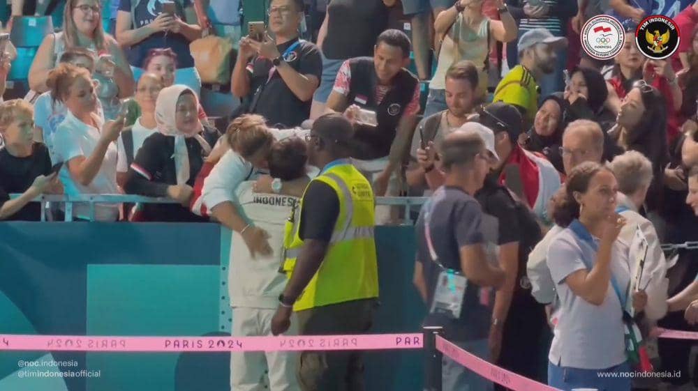 potret Rizki Juniansyah peluk haru ibunda (instagram.com/timindonesiaofficial)