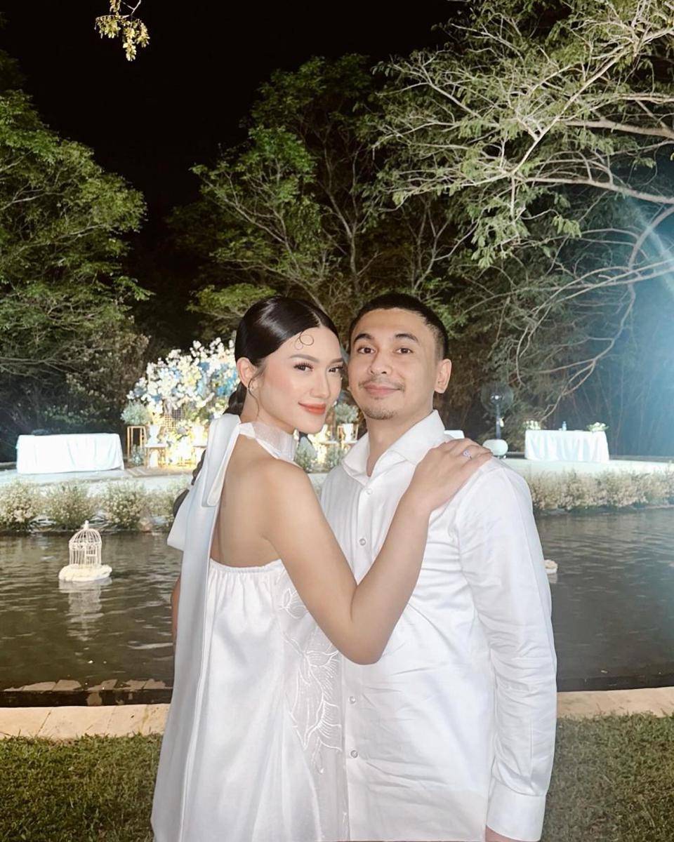 potret Anissa Aziza dan keluarga kondangan bareng (instagram.com/anissaaziza)