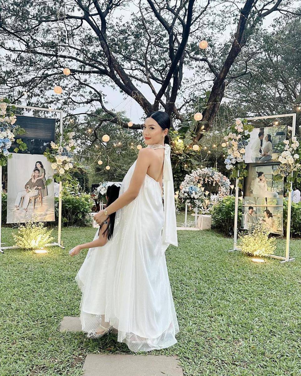 potret Anissa Aziza dan keluarga kondangan bareng (instagram.com/anissaaziza)