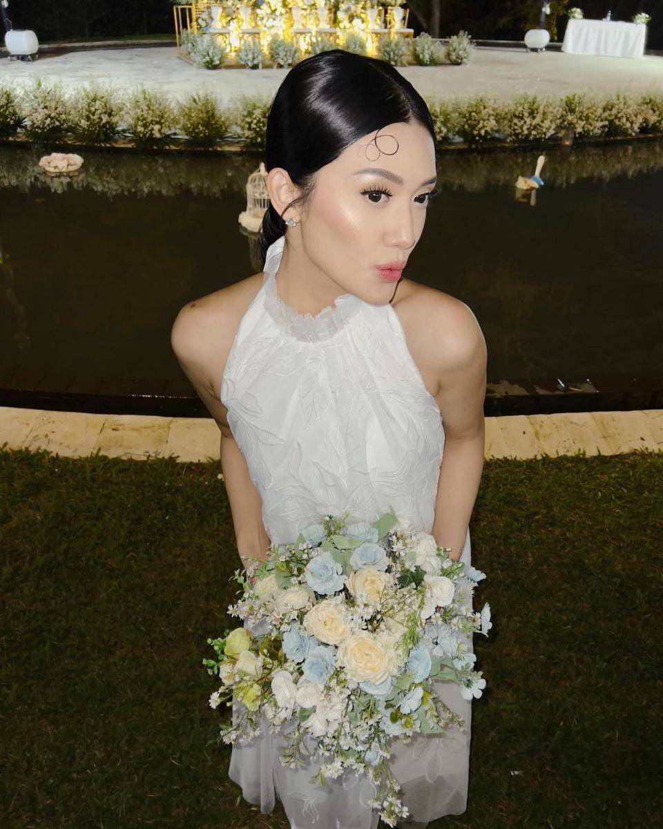 potret Anissa Aziza dan keluarga kondangan bareng (instagram.com/anissaaziza)