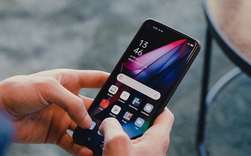ilustrasi mengatur jadwal power on/off di HP Oppo (unsplash.com/Dylan Calluy)