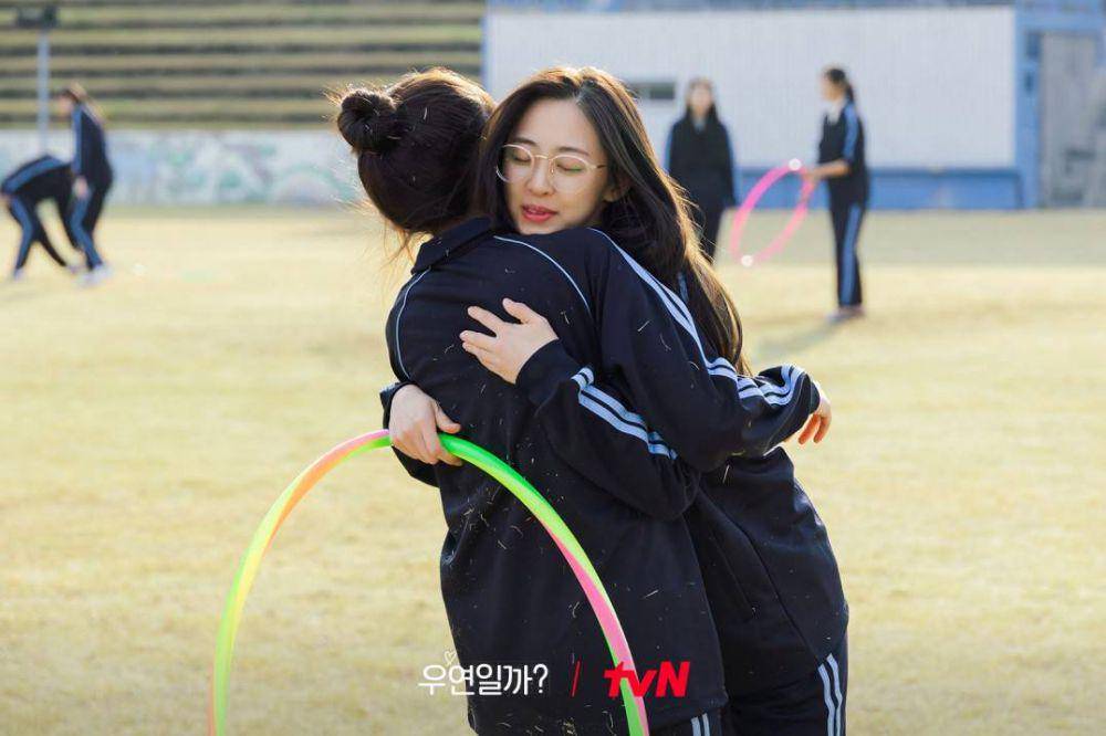 Kim So Hyun dan Kim Da Som di balik layar drama Serendipity's Embrace (dok. tvN/Serendipity's Embrace)