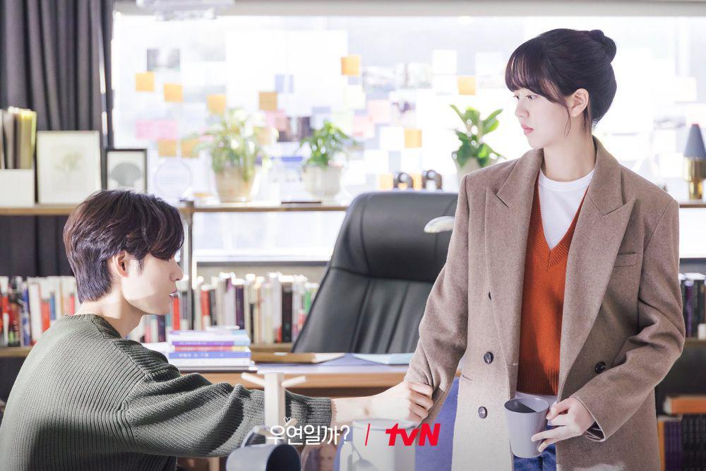 Yoon Ji On dan Kim So Hyun di Serendipity's Embrace (dok. tvN/Serendipity's Embrace)