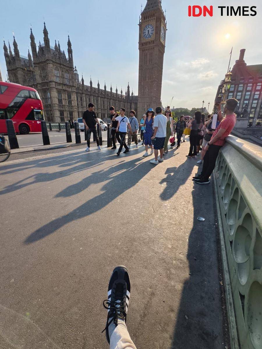 Big Ben, yang ada di sebelah utara Istana Westminster, London, Britania Raya, Senin (29/7/2024). (IDN Times/Umi Kalsum)