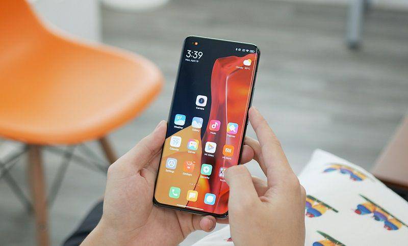 ilustrasi me-restart HP Oppo (unsplash.com/N.Tho.Duc)