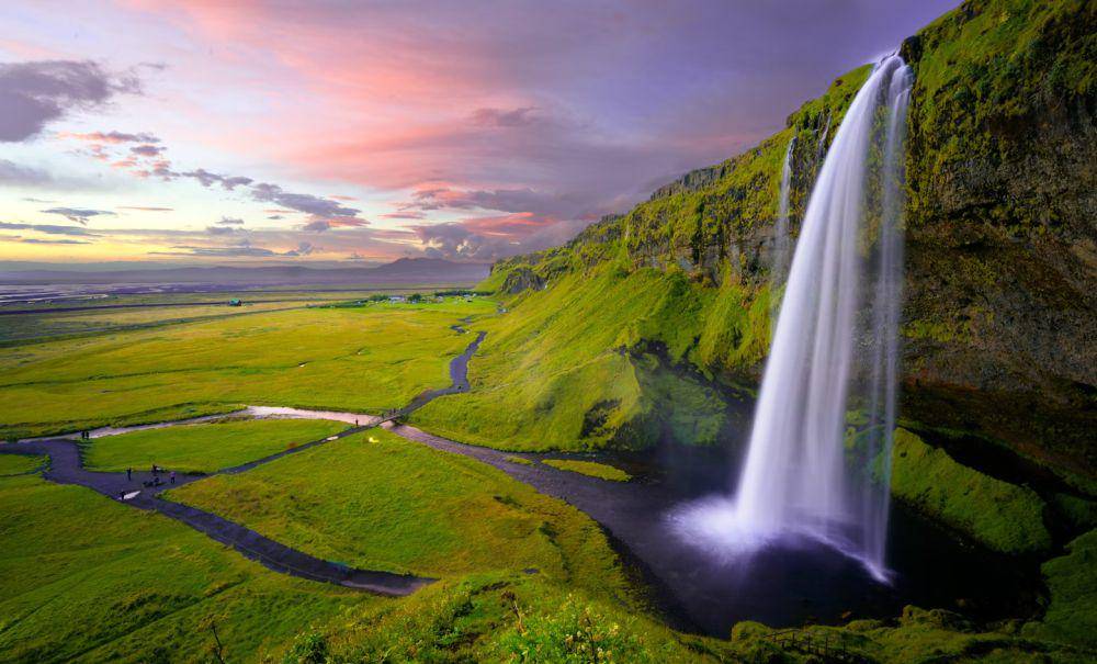 ilustrasi Islandia (unsplash.com/Robert Lukeman)