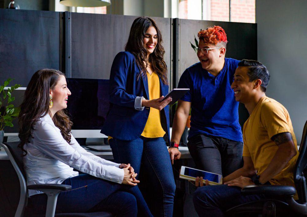 5 Perbedaan Generasi Milenial vs Gen Z di Lingkungan Kerja