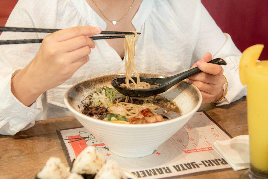 ilustrasi tempat makan ramen di gading serpong (unsplash.com/@kurisuchanxx)