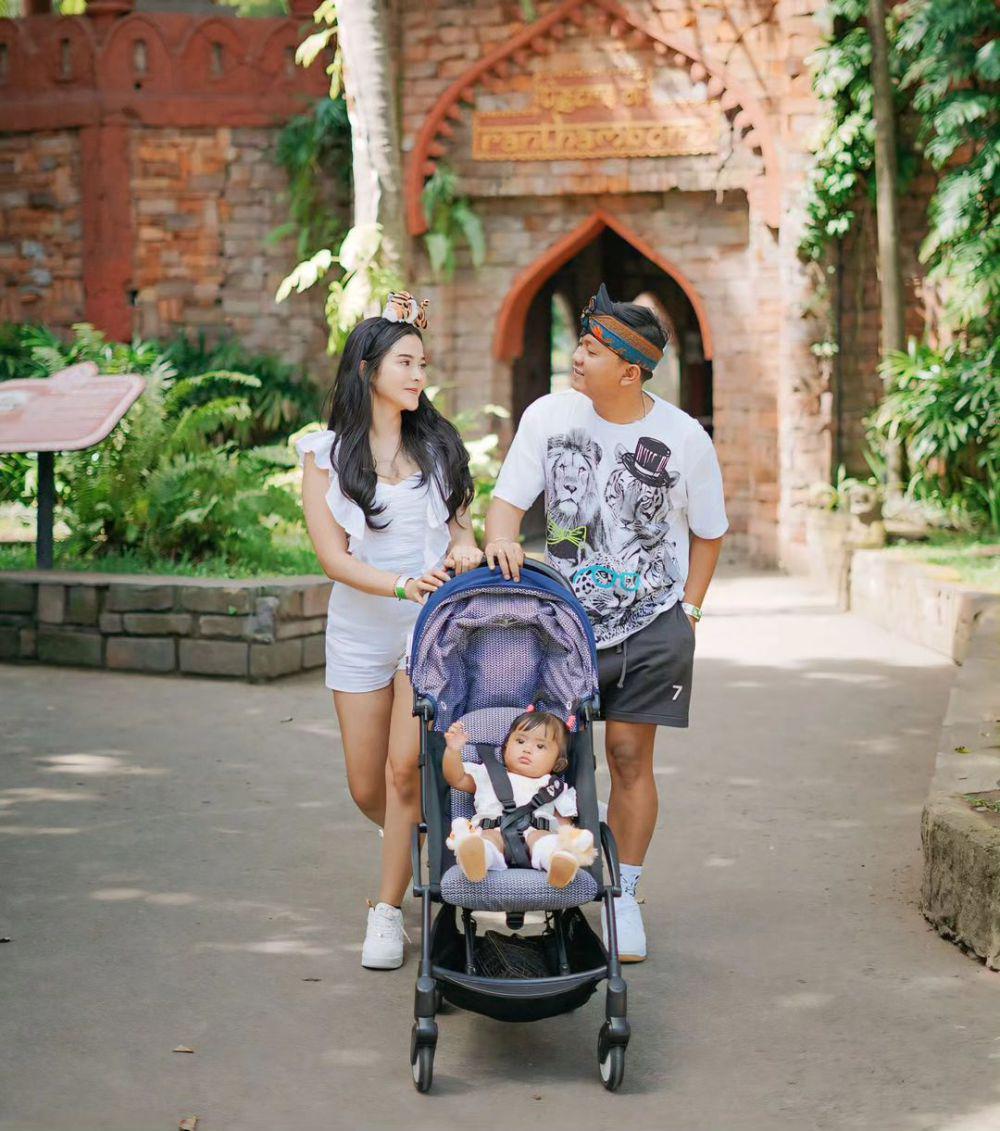 Denny Caknan dan keluarga liburan (Instagram.com/denny_caknan)
