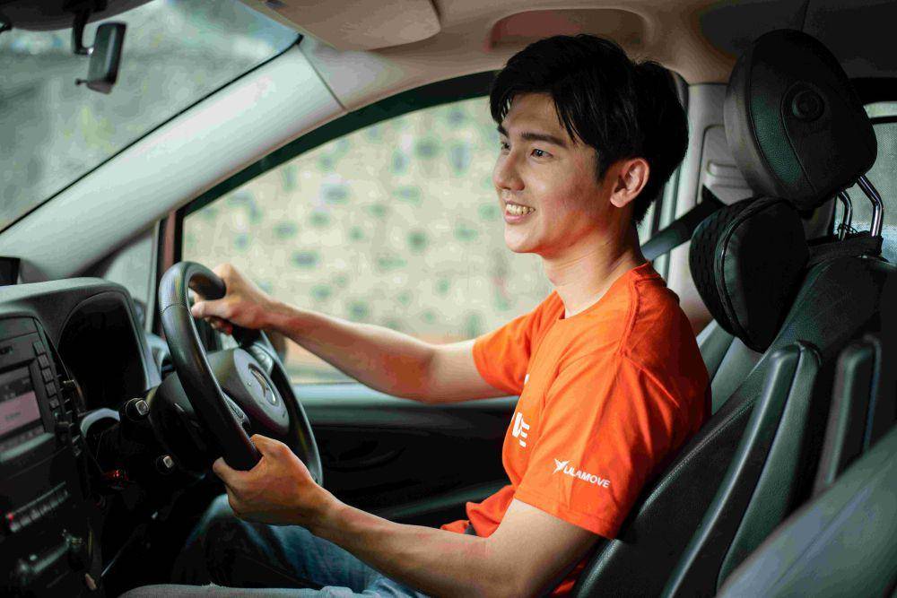 Driver Lalamove mobil (lalamove.com)