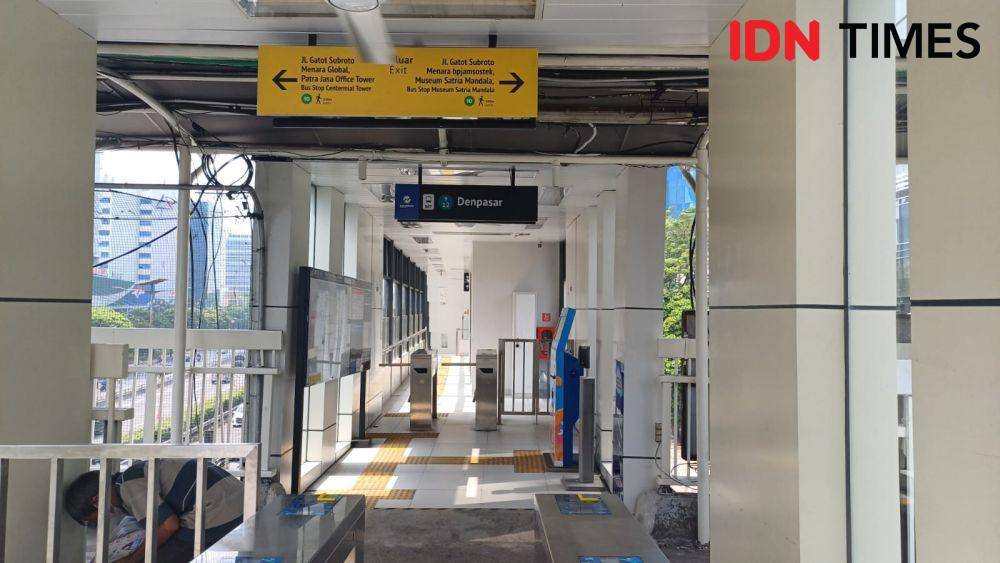Potret lorong Halte Denpasar, Jakarta Selatan (IDN Times/Dhiya Awlia Azzahra)