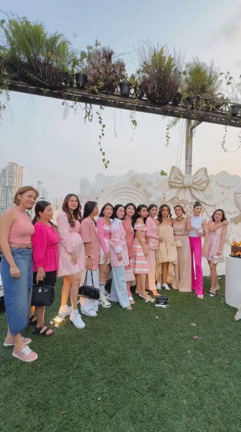 artis di gender reveal Jessica Iskandar (Instagram.com/farahcarpetsofficial)