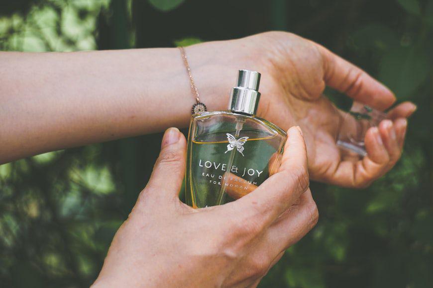 ilustrasi parfum (unsplash.com/Hans Vivek)