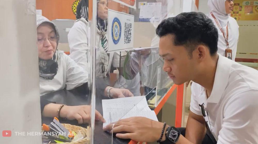potret Azriel diterima S2 di UNAIR (instagram.com/thehermansyaha6world)