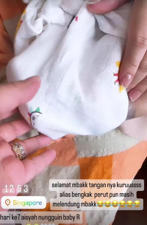 Aisyahrani dampingi Syahrini (Instagram.com/syh55)