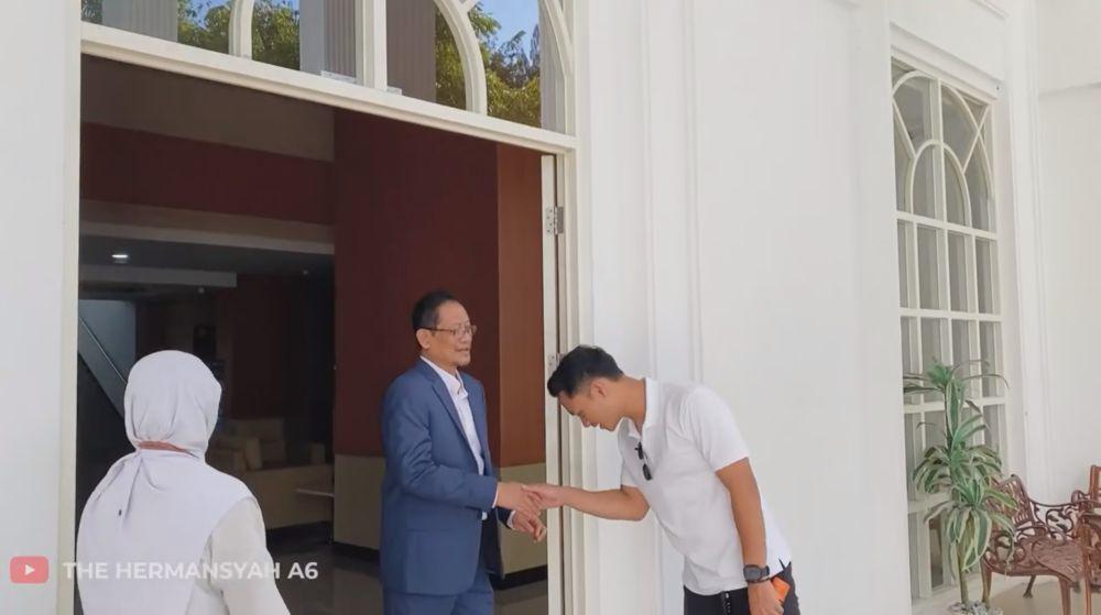 potret Azriel diterima S2 di UNAIR (instagram.com/thehermansyaha6world)