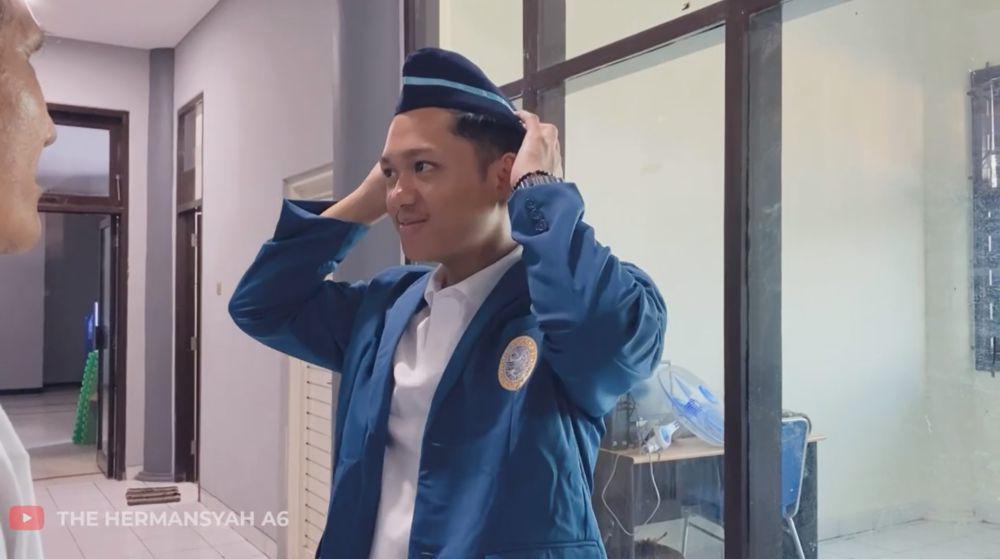 potret Azriel diterima S2 di UNAIR (instagram.com/thehermansyaha6world)