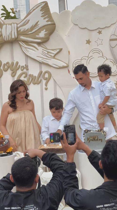 gender reveal Jessica Iskandar (Instagram.com/farahcarpetsofficial)
