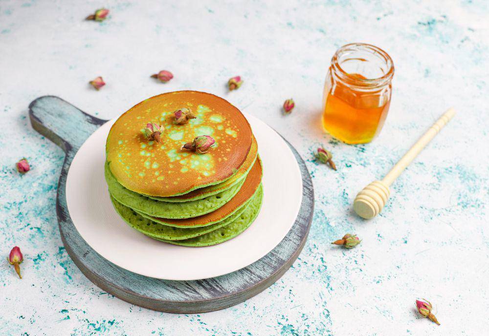 ilustrasi pancake alpukat (freepik.com/ azerbaijan_stockers)