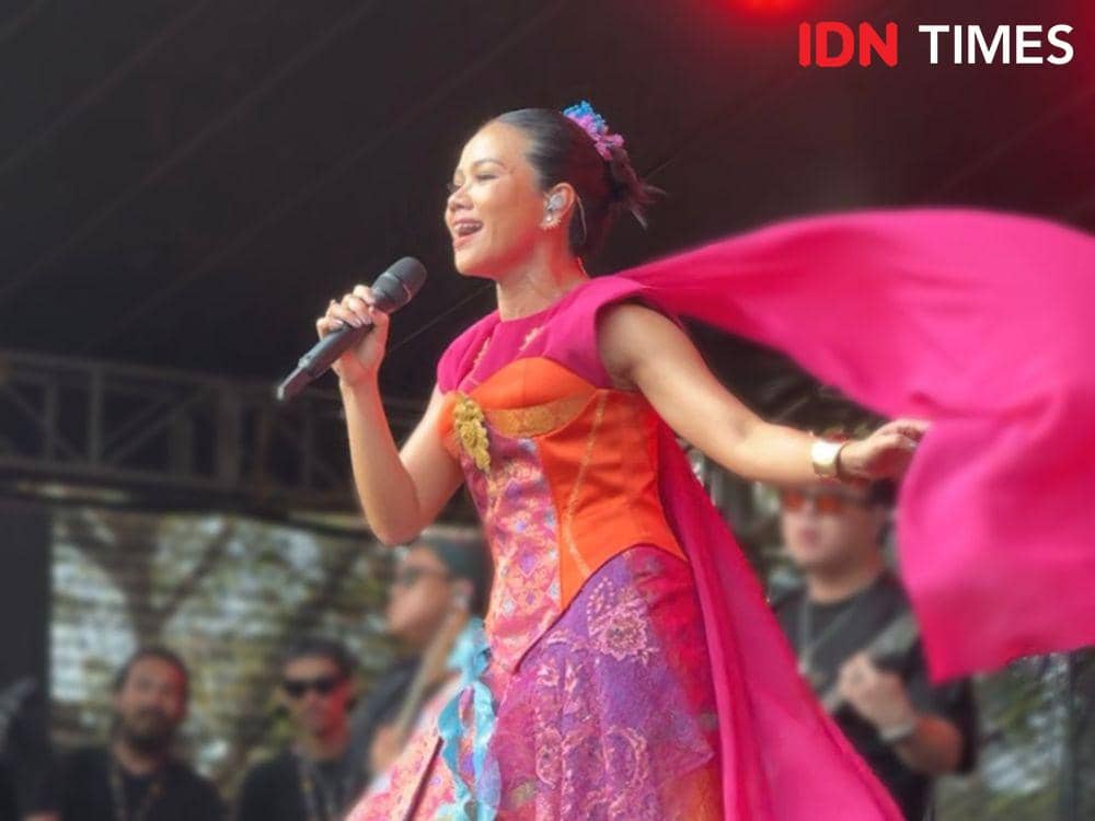 potret penampilan artis di The Sounds Project Day 2 pada Sabtu (10/8/2024) (IDN Times/Elizabeth Chiquita)