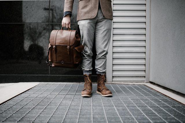 5 Tips Memakai Ransel ke Kantor untuk Pria, Pahami Bro!