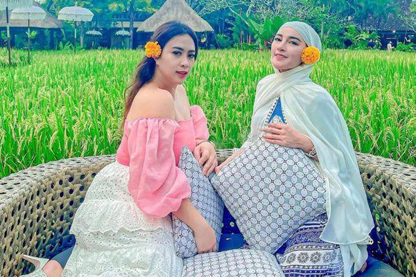 7 Potret Persabahatan Maharani Kemala dan Shandy Purnamasari