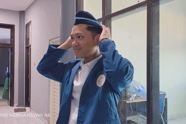 7 Potret Azriel Diterima Kuliah S2 di UNAIR Jurusan Ilmu Politik
