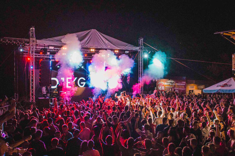 ilustrasi festival musik (pexels.com/mikky k)