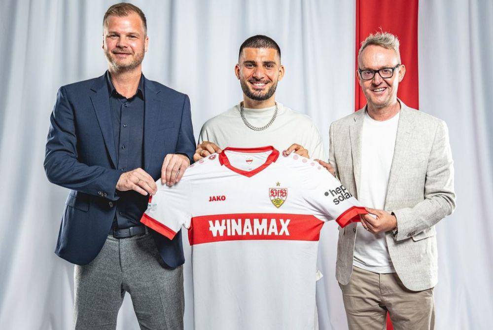 Deniz Undav (tengah) saat diresmikan sebagai pemain VfB Stuttgart (instagram.com/vfb)