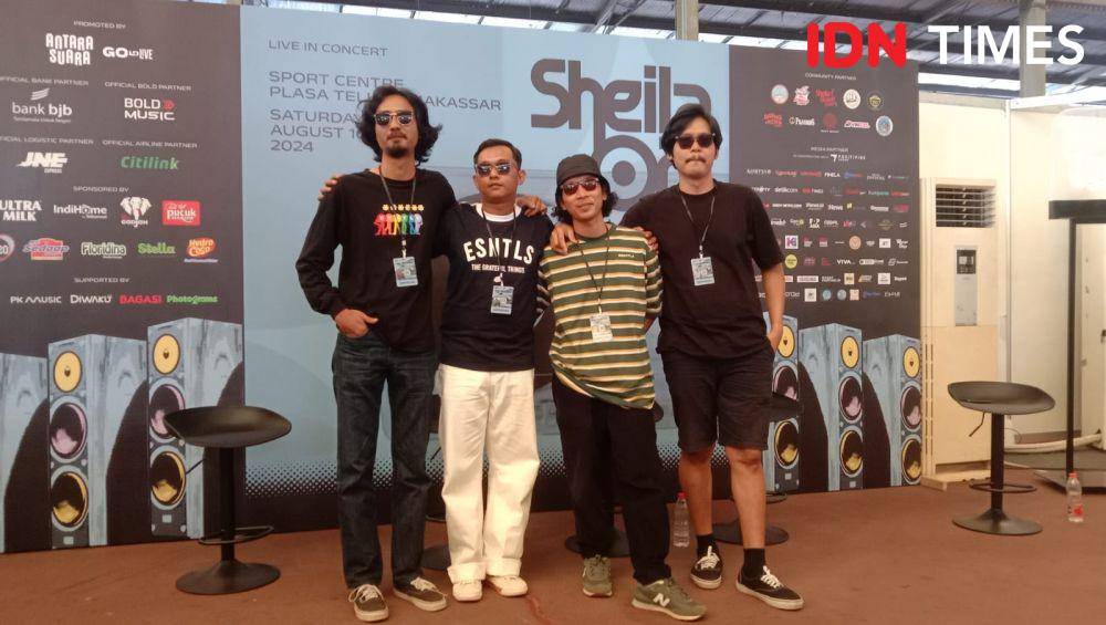 Kapal Udara jadi band pembuka konser Sheila On 7 di tur konser "Tunggu Aku Di Makassar". (IDN Times/Ashrawi Muin)