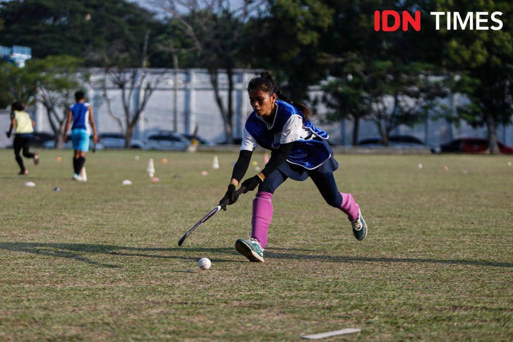 Atlet hoki outdoor Sumut berlatih jelang PON 2024 (IDN Times/Doni Hermawan)
