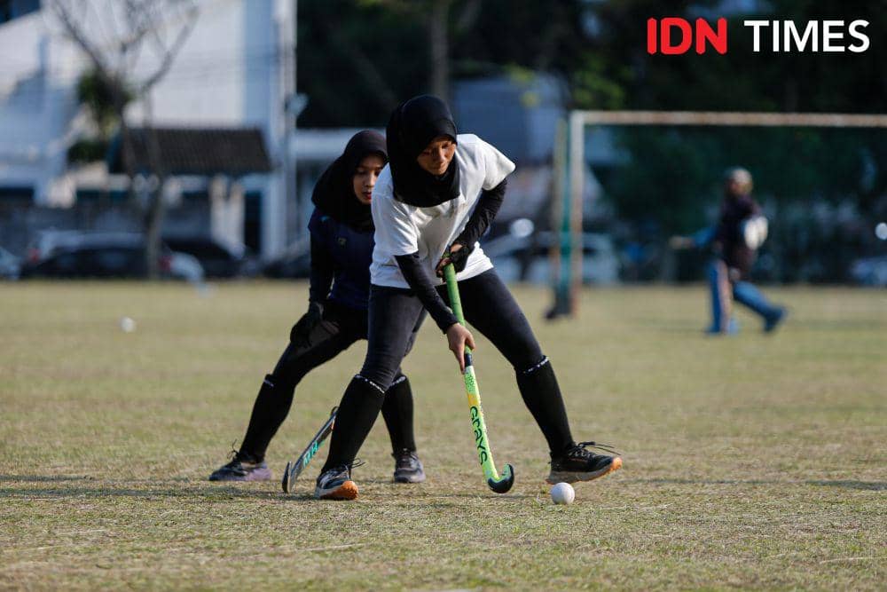 Atlet hoki outdoor Sumut berlatih jelang PON 2024 (IDN Times/Doni Hermawan)